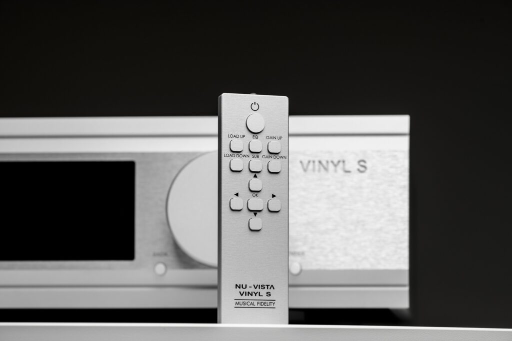 Nu-Vista-Vinyl-S-Black-Remote-1-1